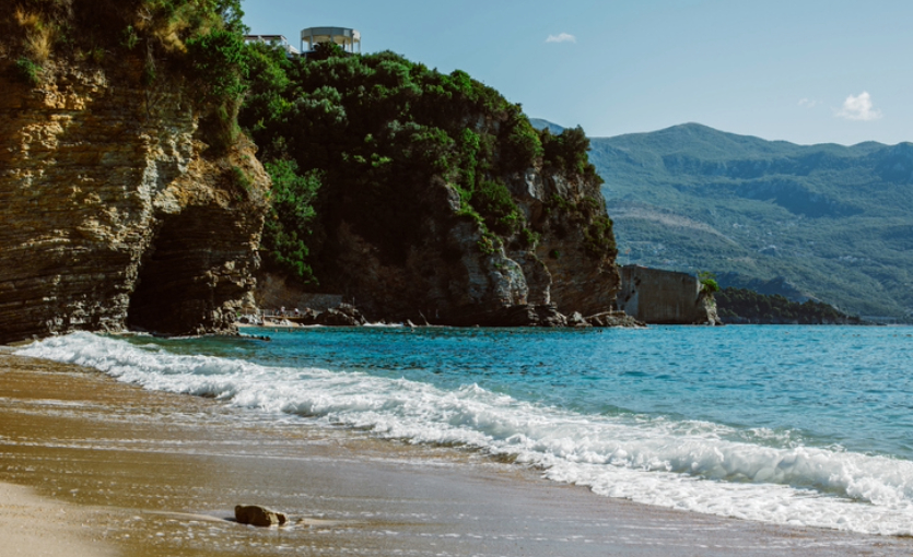 Budva’daki Ücretsiz Plajlarda Vakit Geçir