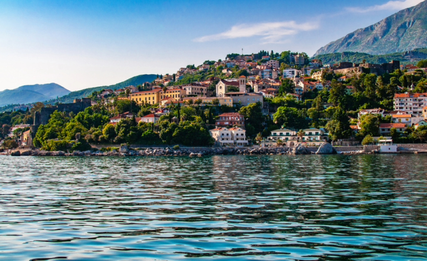 Herceg Novi Sahilinde Yürüyüş Yap